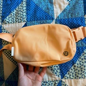 New without tags summer glow lululemon belt bag 1L